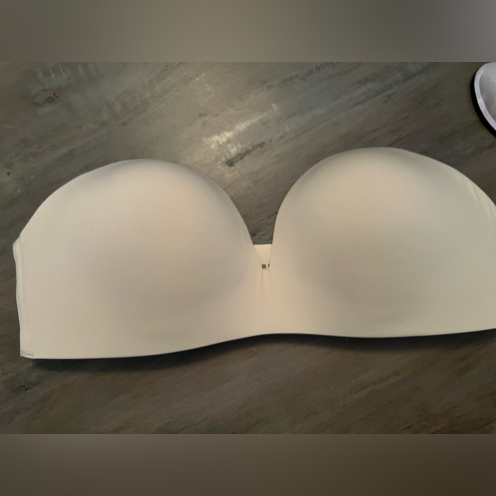 Tan Strapless Wireless Underoutfit Bra - Picture 2 of 5